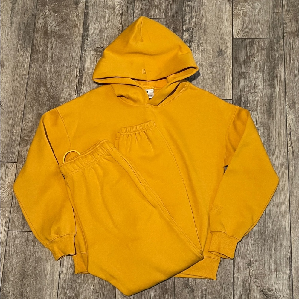 BUFF BUNNY UNTAMED SWEATSUIT